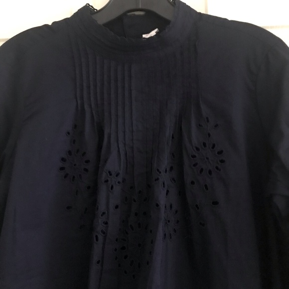 Gap high neck Top with Eyelet cutouts on chest XS - Picture 3 of 7